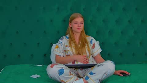 Snapshot of lilitrosen chatting on 09-15-25, 06:08 lilitrosen online show from 09-15-25, 06:08
