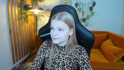 Snapshot of lilitrosen chatting on 09-18-25, 05:26 lilitrosen online show from 09-18-25, 05:26
