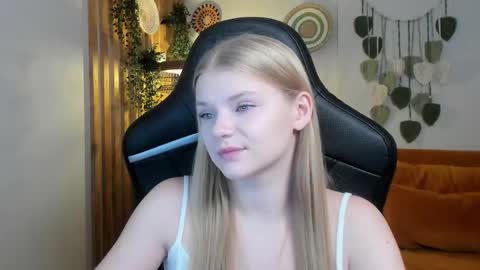 Snapshot of lilitrosen chatting on 10-10-25, 05:12 lilitrosen online show from 10-10-25, 05:12