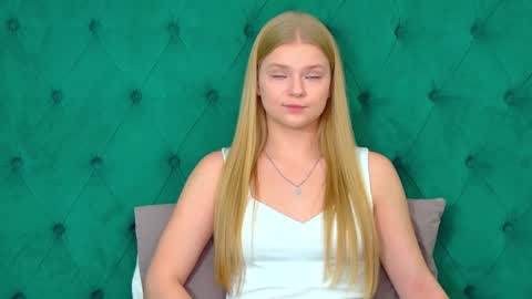 Snapshot of lilitrosen chatting on 10-14-25, 05:36 lilitrosen online show from 10-14-25, 05:36