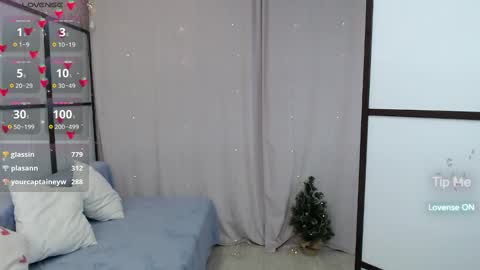 Snapshot of lillian_clark7 chatting on 01-15-25, 06:54 Lillian online show from 01-15-25, 06:54