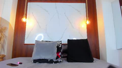 lillian_lee1 online show from 06-25-26, 05:50