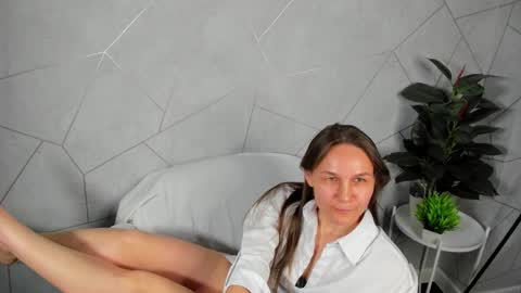 lillian_white1 online show from 02-07-25, 11:01