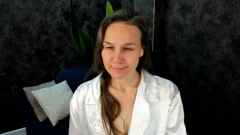 lillian_white1 online show from 10-18-25, 12:02