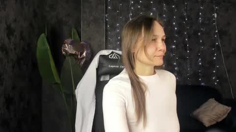 lillian_white1 online show from 03-25-26, 01:00