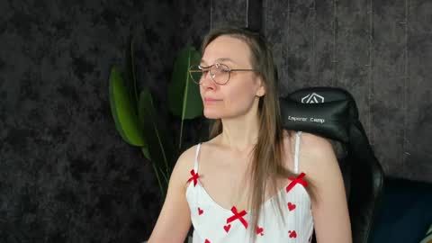 lillian_white1 online show from 04-01-26, 01:06
