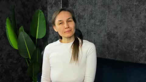 lillian_white1 online show from 04-11-26, 01:10