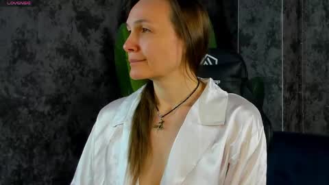 lillian_white1 online show from 05-17-26, 12:52
