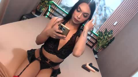 Snapshot of lilliana_emerald chatting on 10-30-25, 04:08 Lilianna online show from 10-30-25, 04:08