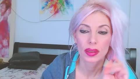 Lara online show from 02-13-25, 07:21