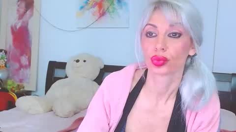 Snapshot of lillianasara chatting on 12-19-25, 07:10 Lara online show from 12-19-25, 07:10