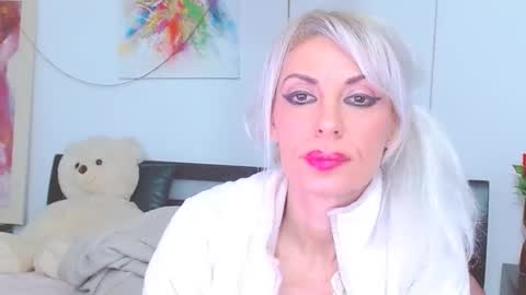 Snapshot of lillianasara chatting on 02-17-26, 09:21 Lara online show from 02-17-26, 09:21