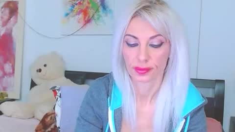 Snapshot of lillianasara chatting on 02-24-26, 11:25 Lara online show from 02-24-26, 11:25