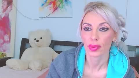 Snapshot of lillianasara chatting on 02-28-26, 07:37 Lara online show from 02-28-26, 07:37