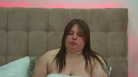 Snapshot of lillianhaig chatting on 02-02-25, 01:23 LillianHaig online show from 02-02-25, 01:23