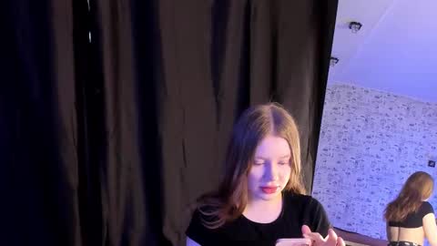 lillie_berry online show from 10-04-25, 04:43