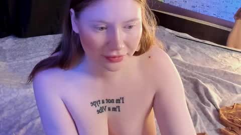 lillie_berry online show from 10-10-25, 04:44