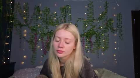 lillie_berry online show from 07-21-26, 04:15
