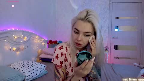 LilliMoore online show from 10-09-25, 11:47