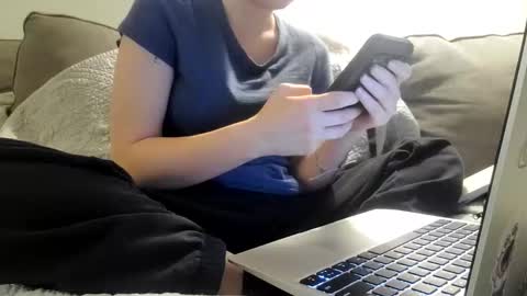 Snapshot of lilly49547 chatting on 02-14-26, 03:03 Lilly online show from 02-14-26, 03:03