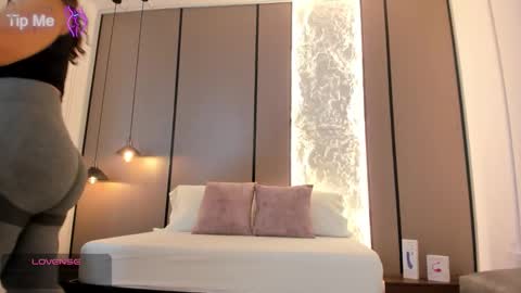 L I L L Y online show from 01-14-26, 12:11