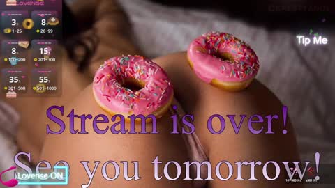 Snapshot of lilly_black888 chatting on 01-22-25, 04:23 Lilly online show from 01-22-25, 04:23