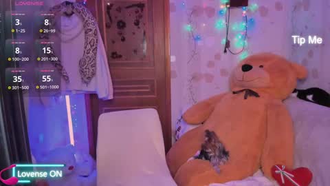 Snapshot of lilly_black888 chatting on 02-10-25, 10:40 Lilly online show from 02-10-25, 10:40