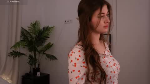 Lilly Colins online show from 01-18-25, 05:59