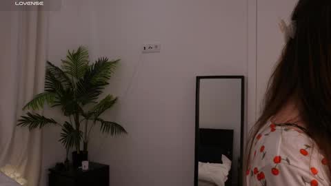 Lilly Colins online show from 01-18-25, 09:02