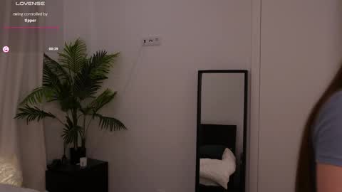 Lilly Colins online show from 01-20-25, 05:59