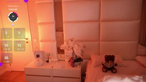 Lilly Colins online show from 11-20-25, 08:19