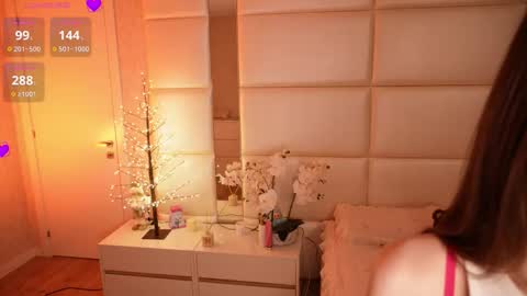 Lilly Colins online show from 03-16-26, 08:13