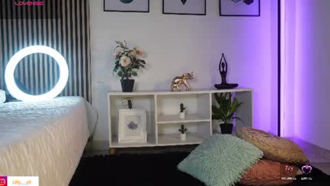 Snapshot of lilly_dollss chatting on 07-09-26, 01:37 Sofia online show from 07-09-26, 01:37