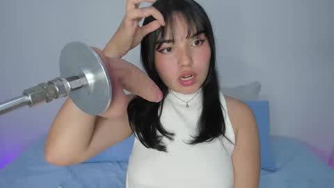 Snapshot of lilly_kinky chatting on 01-31-25, 02:48 Lilly online show from 01-31-25, 02:48