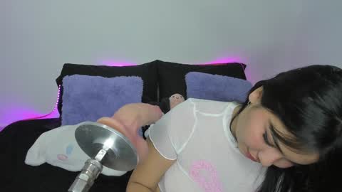 Snapshot of lilly_kinky chatting on 02-04-25, 03:44 Lilly online show from 02-04-25, 03:44