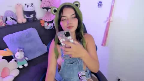 Snapshot of lilly_kinky chatting on 01-12-26, 03:23 Lilly online show from 01-12-26, 03:23