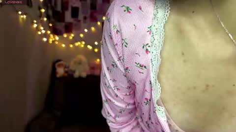 Snapshot of lilly_lilithh chatting on 07-02-26, 04:07 Lilith online show from 07-02-26, 04:07