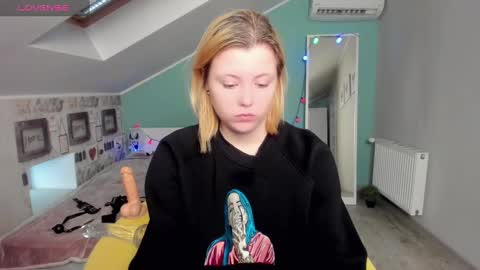 Snapshot of lillydepp chatting on 12-13-24, 01:44 Lilly Depp online show from 12-13-24, 01:44