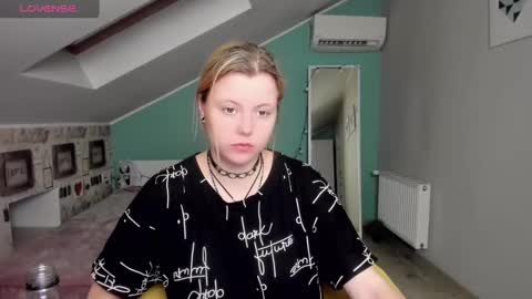 Snapshot of lillydepp chatting on 12-14-24, 02:31 Lilly Depp online show from 12-14-24, 02:31