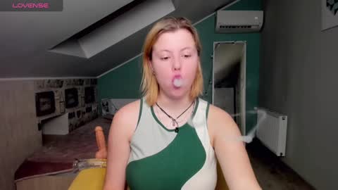 Snapshot of lillydepp chatting on 12-17-24, 05:04 Lilly Depp online show from 12-17-24, 05:04