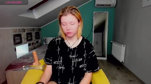 Snapshot of lillydepp chatting on 12-19-24, 01:07 Lilly Depp online show from 12-19-24, 01:07