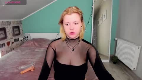 Snapshot of lillydepp chatting on 01-06-25, 10:57 Lilly Depp online show from 01-06-25, 10:57
