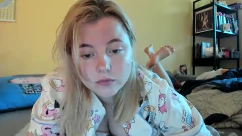 Snapshot of lillydepp chatting on 09-25-25, 01:04 Lilly Depp online show from 09-25-25, 01:04