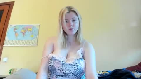 Snapshot of lillydepp chatting on 10-08-25, 11:30 Lilly Depp online show from 10-08-25, 11:30