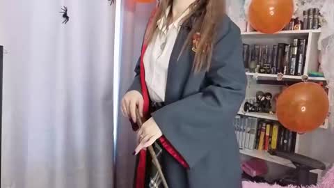 Snapshot of lillyfan_x chatting on 10-25-25, 04:42 LillyFan X online show from 10-25-25, 04:42