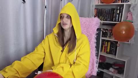 Snapshot of lillyfan_x chatting on 10-27-25, 05:11 LillyFan X online show from 10-27-25, 05:11