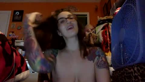 hi guys im back on here 3 online show from 09-13-25, 11:04