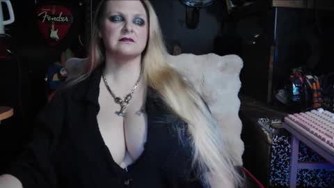 Snapshot of lillyth chatting on 12-18-25, 06:41 Lillyth Eden online show from 12-18-25, 06:41