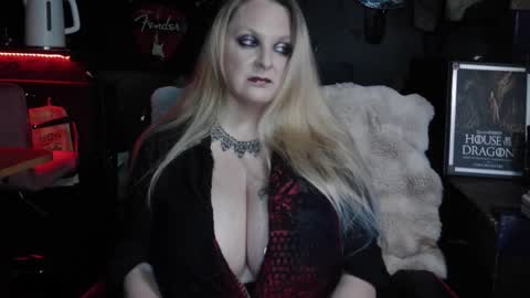 Snapshot of lillyth chatting on 01-08-26, 06:26 Lillyth Eden online show from 01-08-26, 06:26