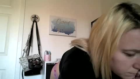 lilmichelle4200 online show from 12-18-25, 10:49